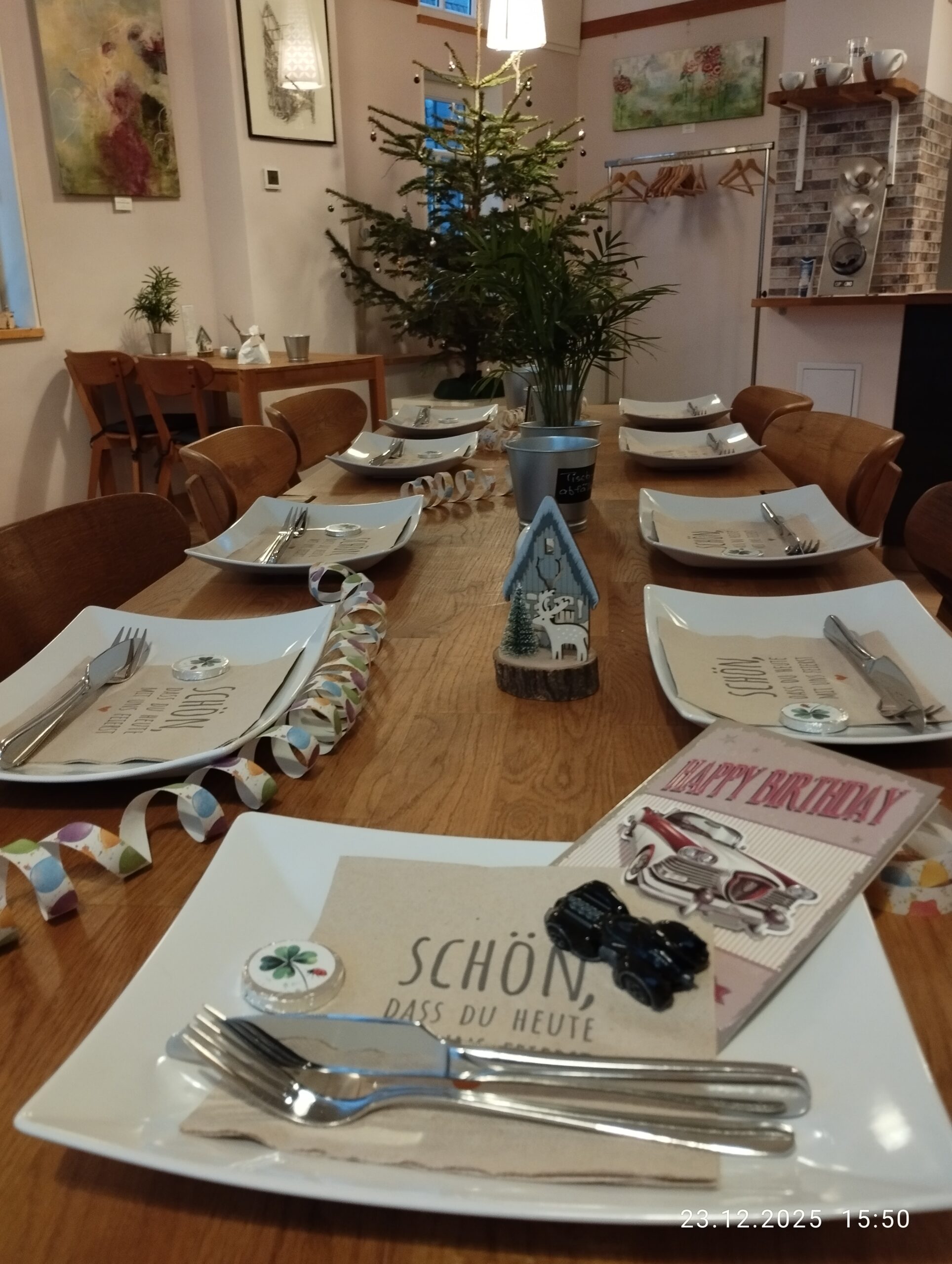 Familientreffen zum Weihnachtsfrühstück